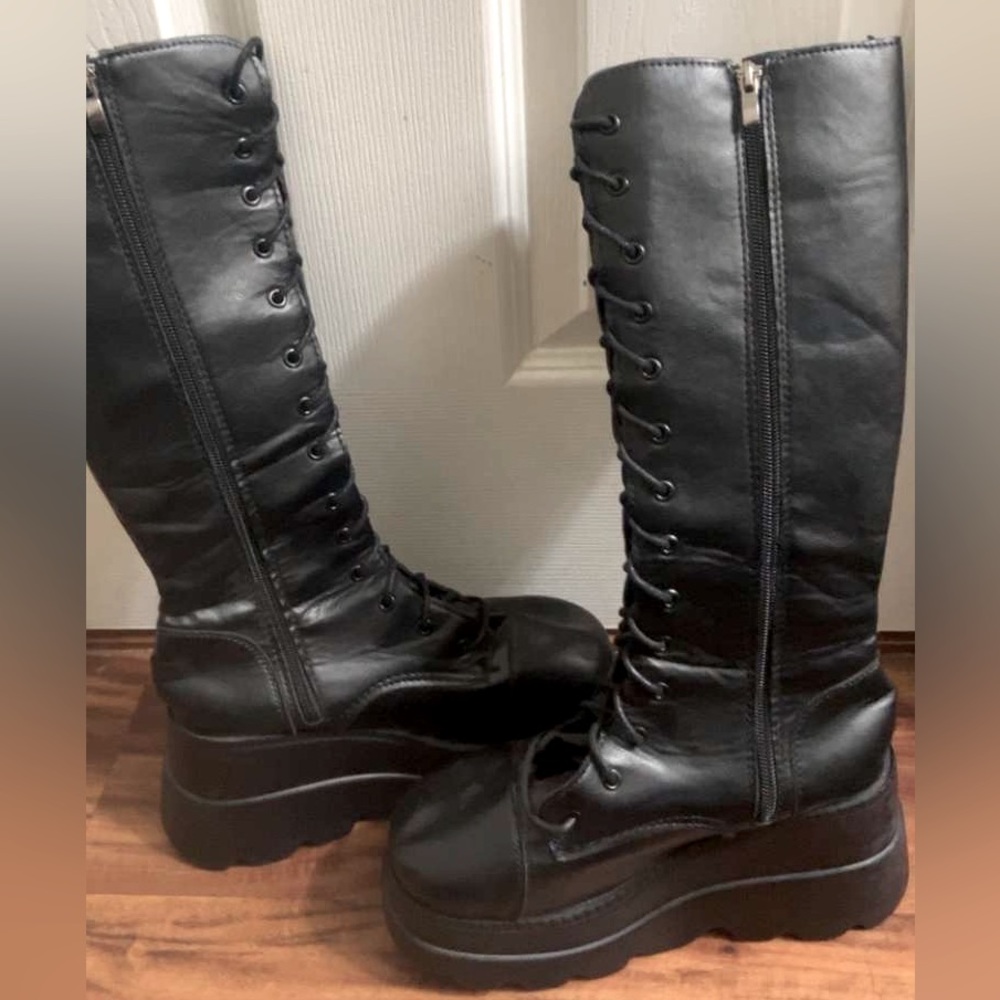 The color is black size 6, very comfortable